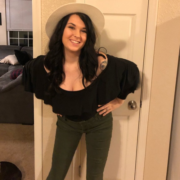 Meet your Posher, Samantha - Picture 2 of 2